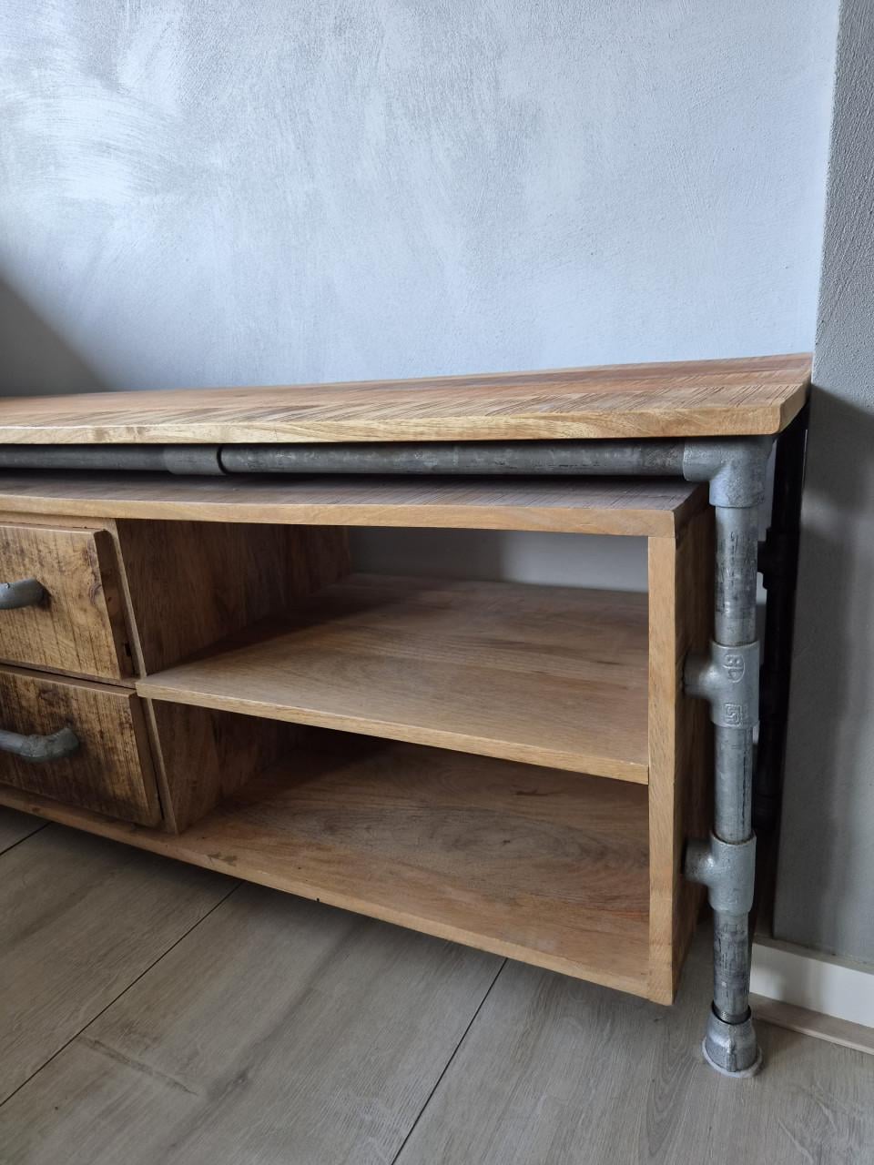 Industrieel kastje van mangohout met steigerbuizen, 149x40x52 cm