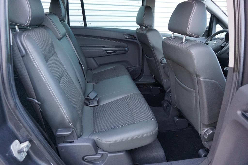 Opel Zafira 1.8 cosmo 7-persoons / climate / navi / cruise / trekhaak / lm 