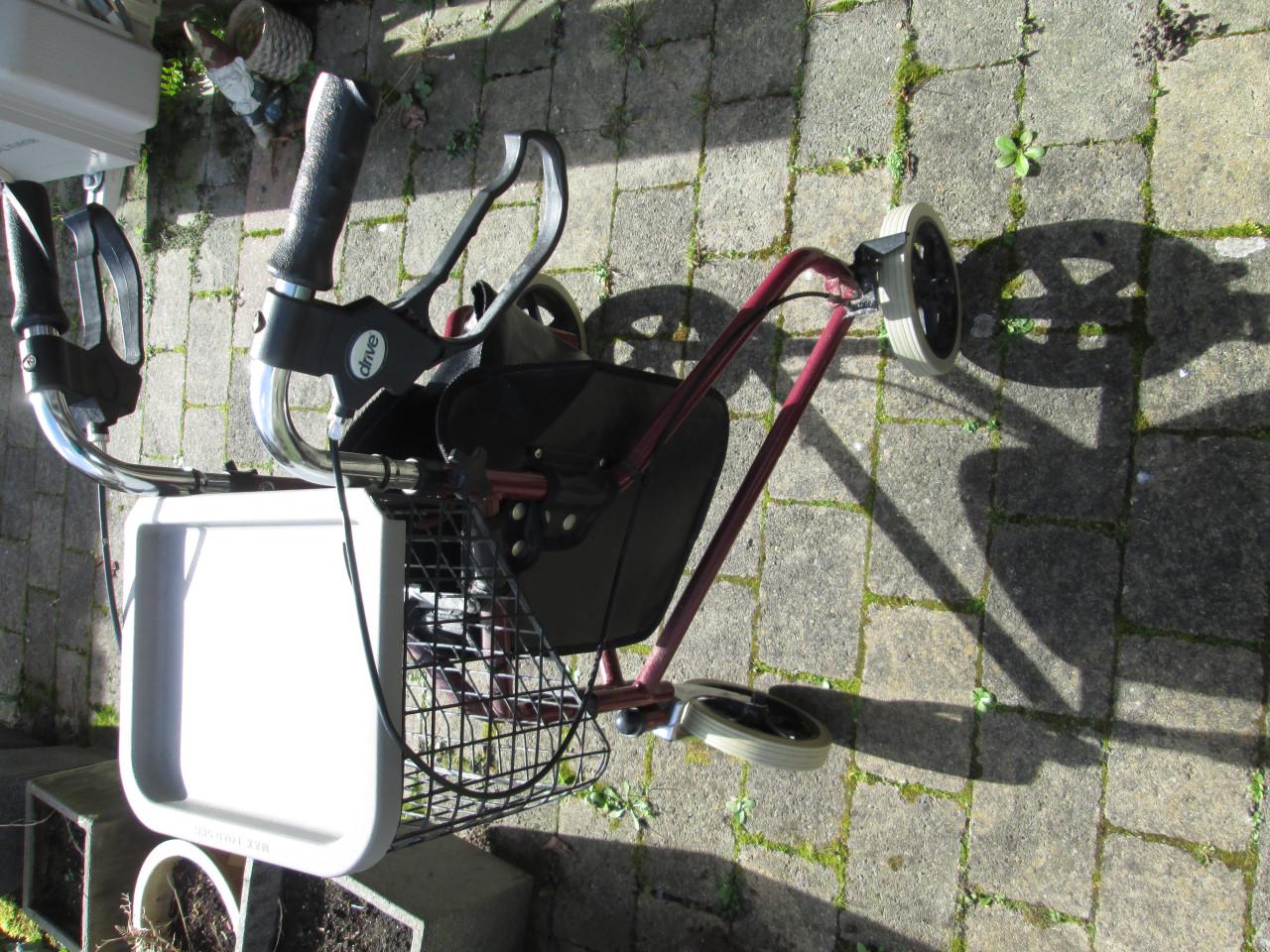 Compacte  rollator met 3 wielen