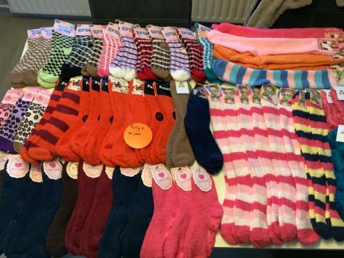 Partij heerlijk warme huissokken. ( partij 8)