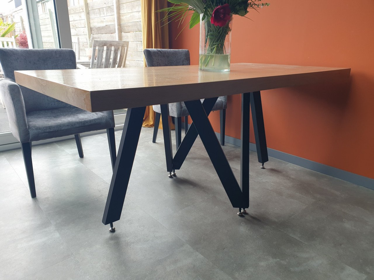 Eetkamertafel + 4 stoelen
