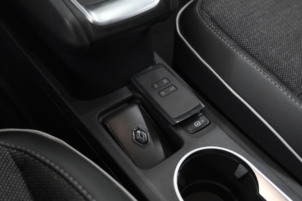 Renault Captur mild hybrid 140 edc techno | camera | navigatie | apple carp