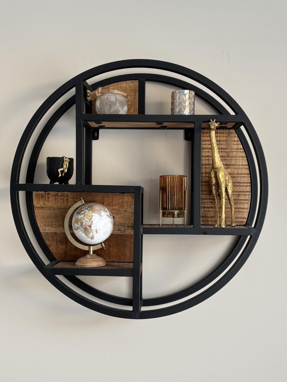 Wandmeubel mangohout met decoratie