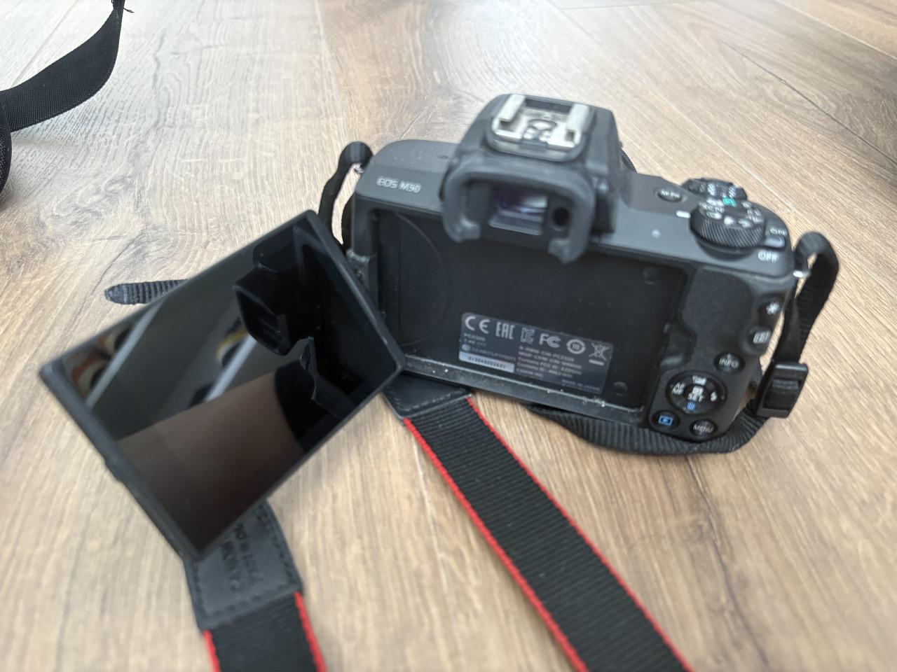 Canon EOS M50