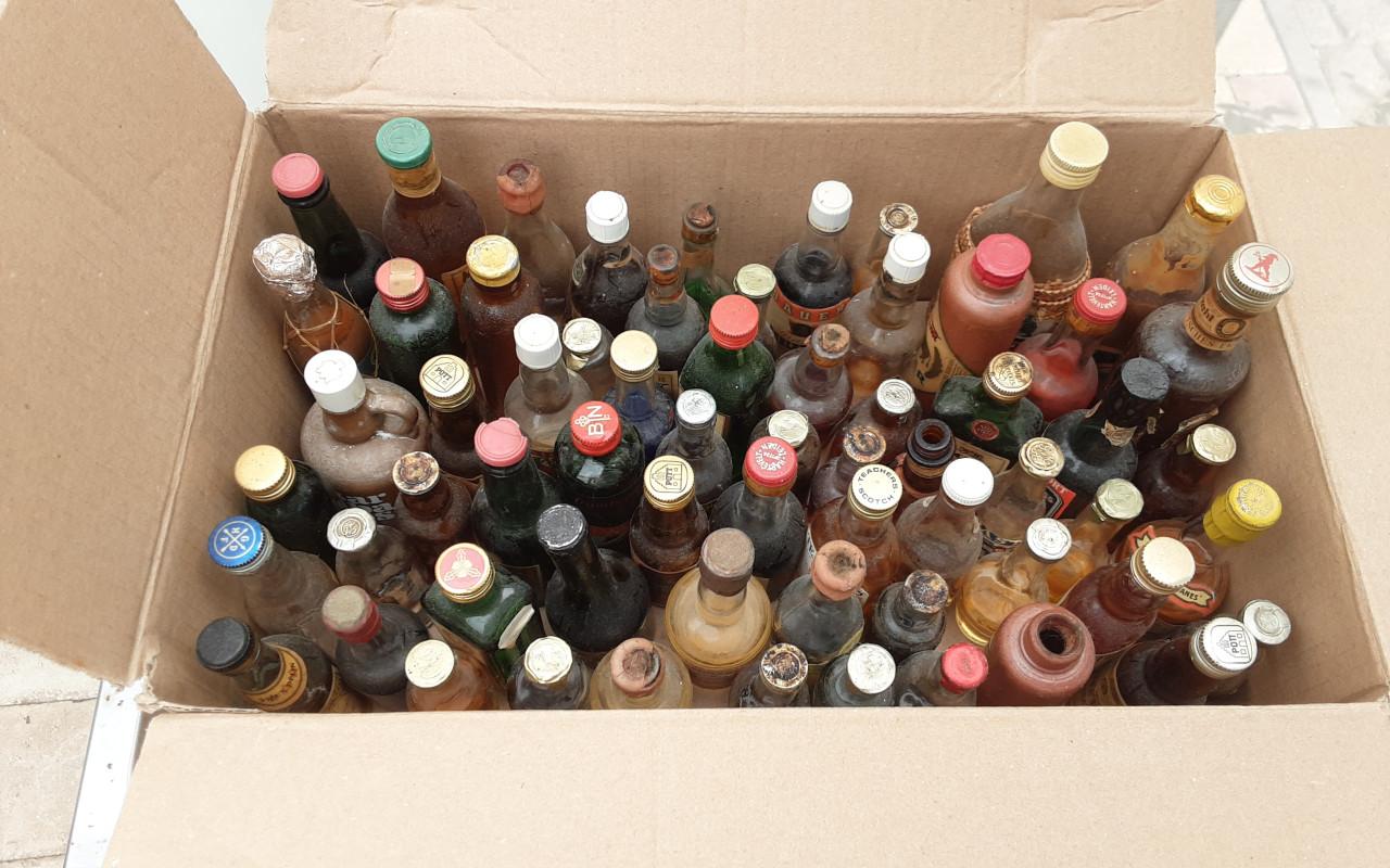 Mini drankflesjes ongeveer 60 stuks