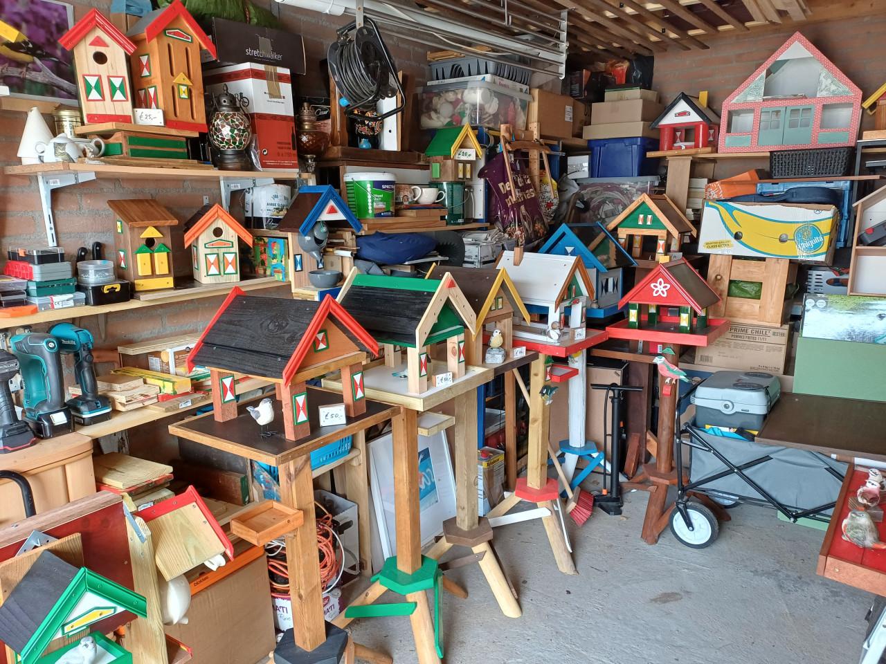 Vogel-voeder-Huisjes , Theepot-huisjes , Nestkastjes , Vogel- Chalets