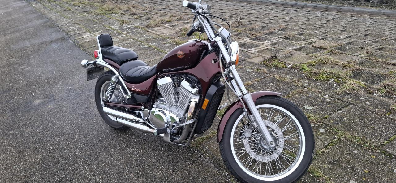 Suzuki intruder vs750