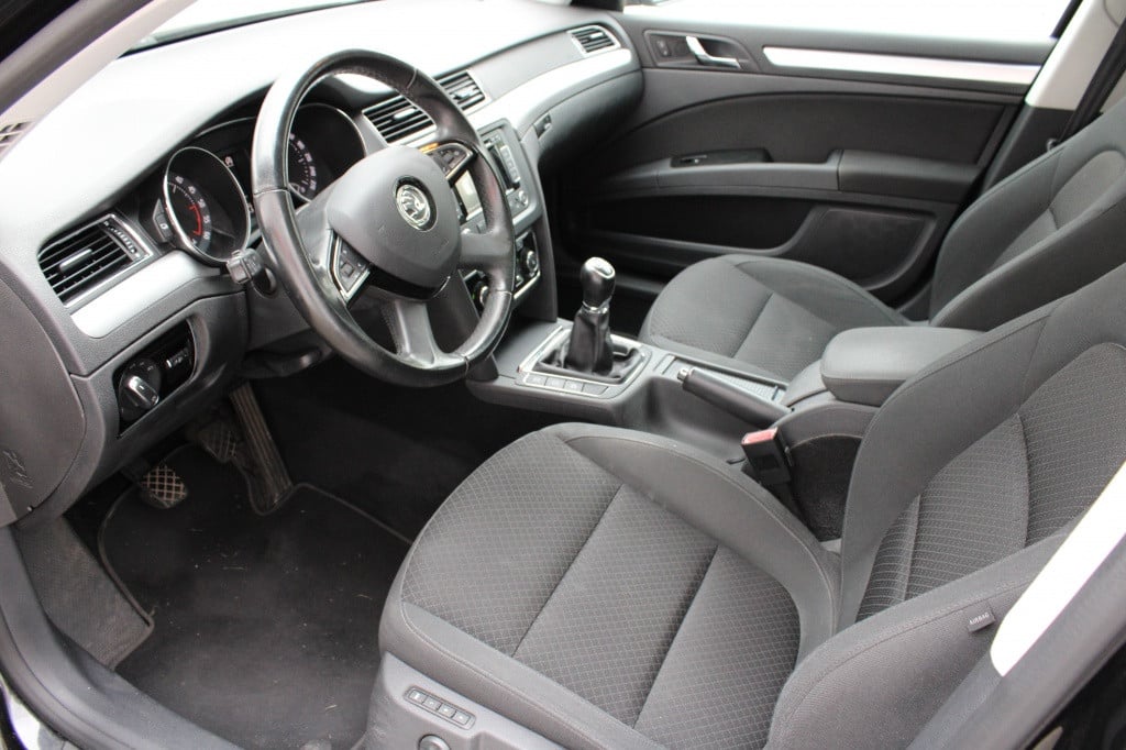 Skoda Superb combi 1.6 tdi champs elys.