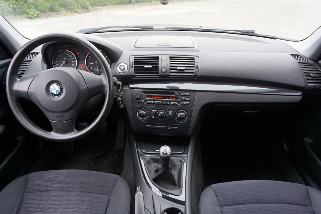 BMW 1 Serie 116i airco / elektr. ramen / parkeers. / lm velgen / apk t/m 09