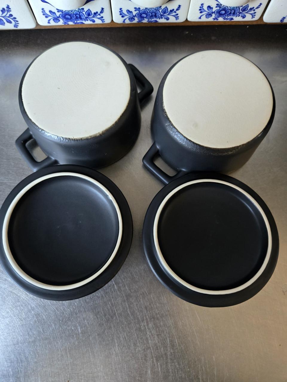 Zwarte porseleinen ovenschaaltjes (2) met deksel 150 ml Ø 9cm x H 4.5 cm