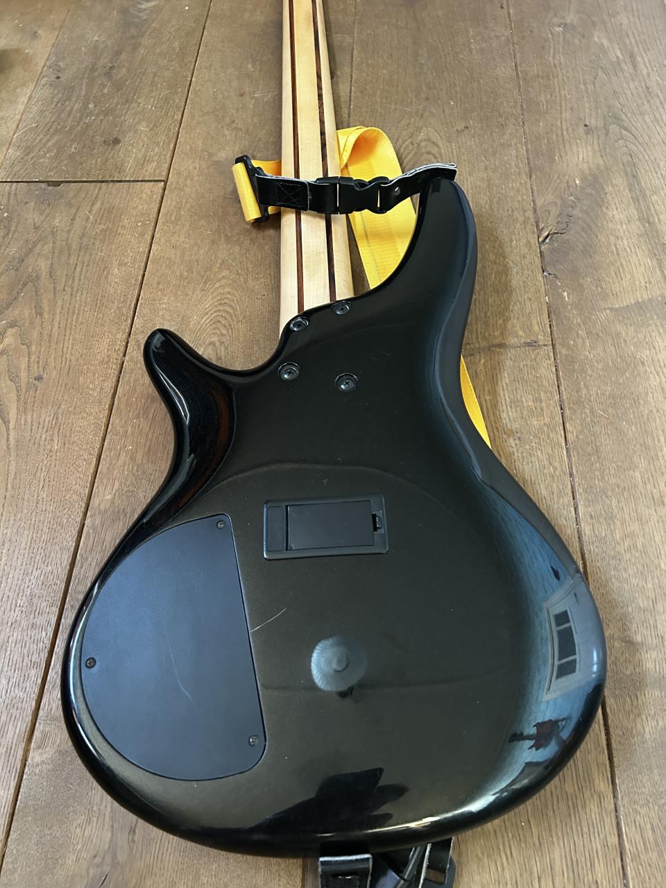 5-snarige Ibanez SR305 basgitaar