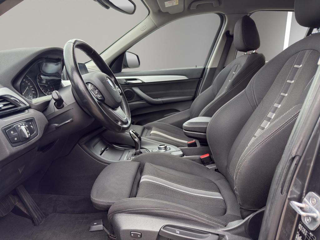 BMW X1 sdrive18i executive | verwarmde sportstoelen | camera | led | trekha