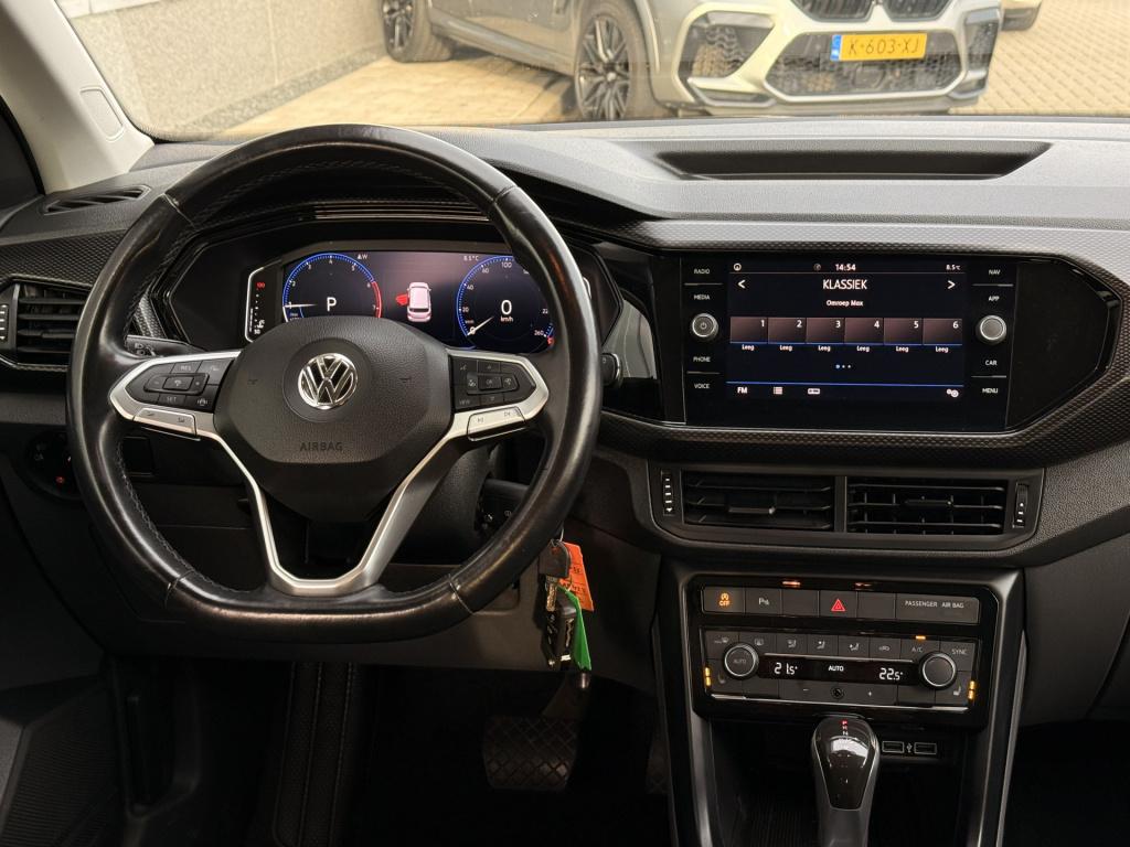 Volkswagen T-cross 1.0 tsi r-line | vc | acc | dab | trekhaak | stoelverwar