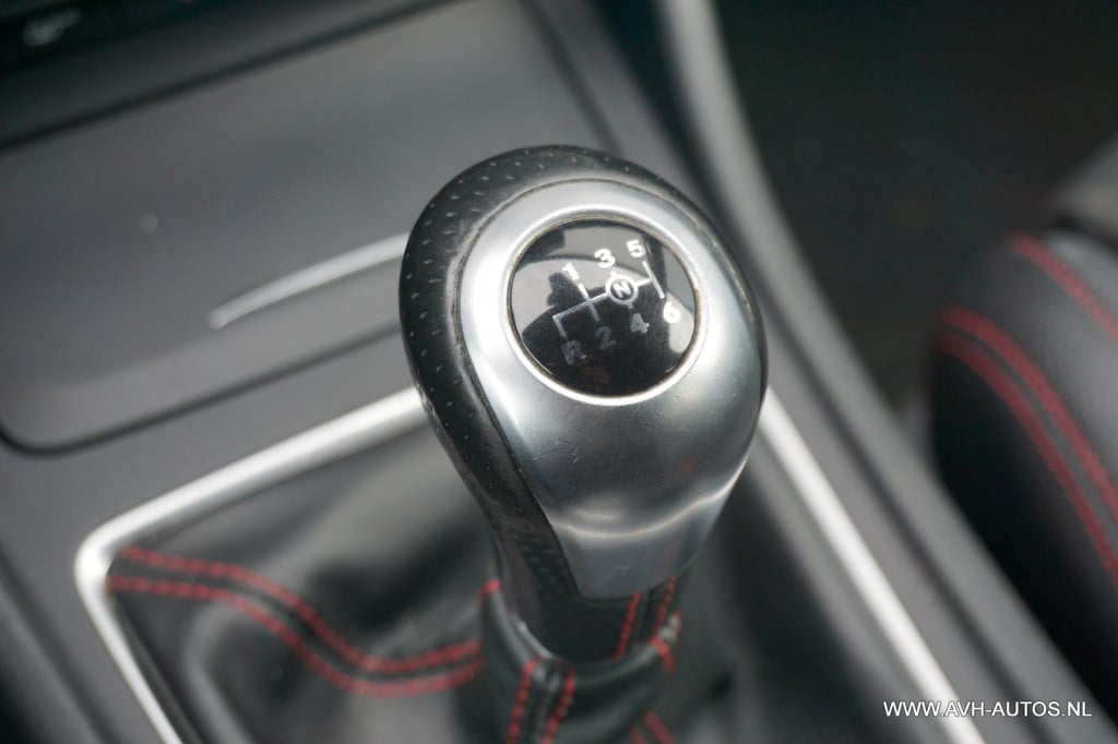 Mercedes-Benz Gla-klasse 180 business solution amg