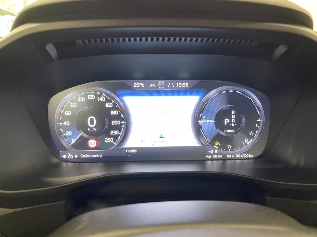 Volvo XC40 1.5 t5 recharge r-design | thunder grey | pano | trekhaak | 262p