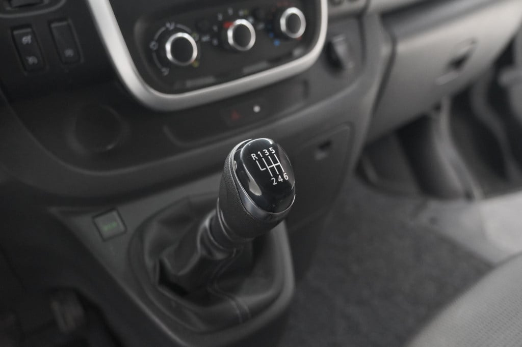 Renault Trafic 2.0 dci 120 t27 l1h1 work edition | trekhaak | apple carplay