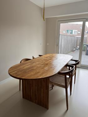 Eettafel met vier eetstoelen te koop