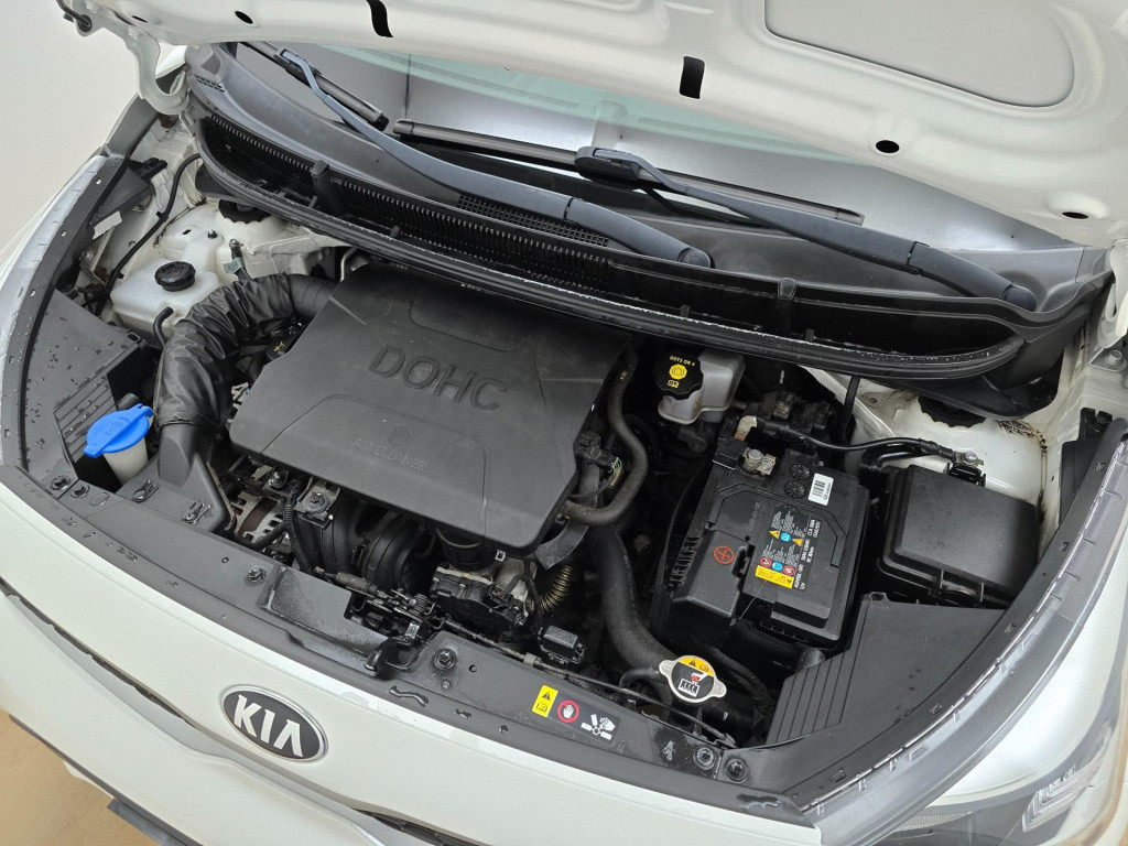Kia Picanto occasion dealer auto met sportvelgen en bluetooth audio | tweed