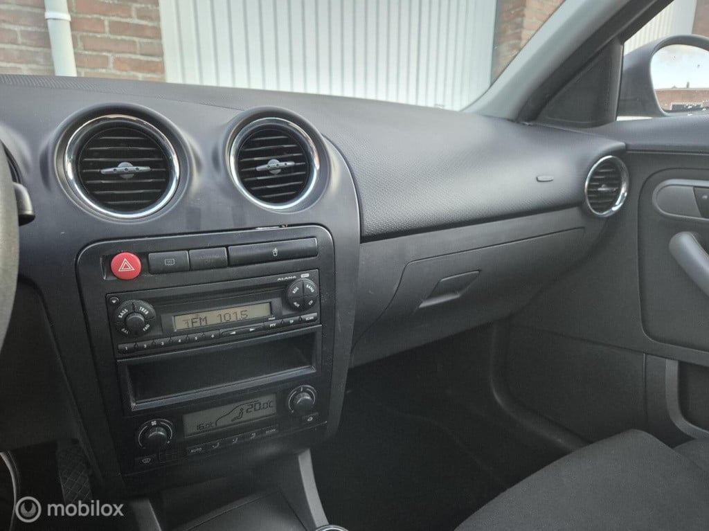 Seat Ibiza 1.6-16v freestyle / 5- deurs / cruisecontrol / airco