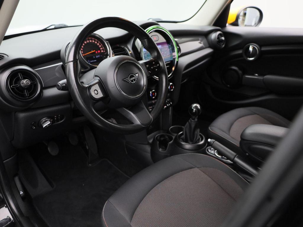 Mini 5-deurs 1.5 one essential | navigatie | lmv | parkeer sensoren | clima