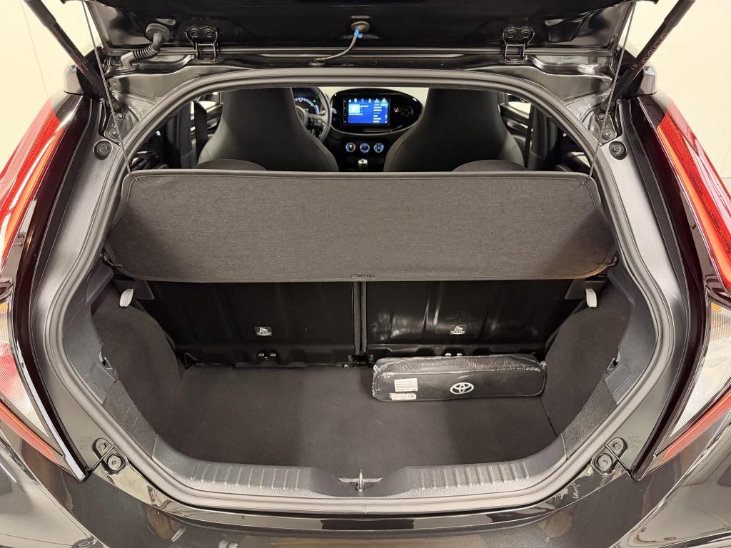 Toyota Aygo x 1.0 vvt-i mt play| camera| airco| adap.cruise