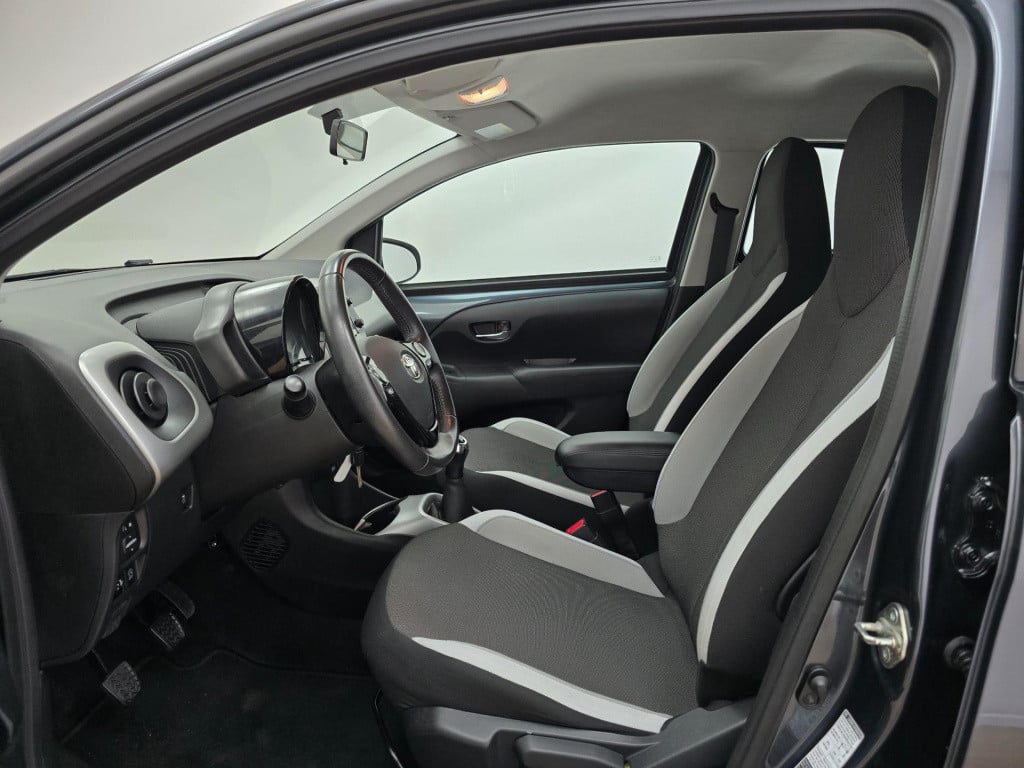 Toyota Aygo 1.0 vvt-i x-nav | parkeercamera | navi | cruisecontrol | blueto