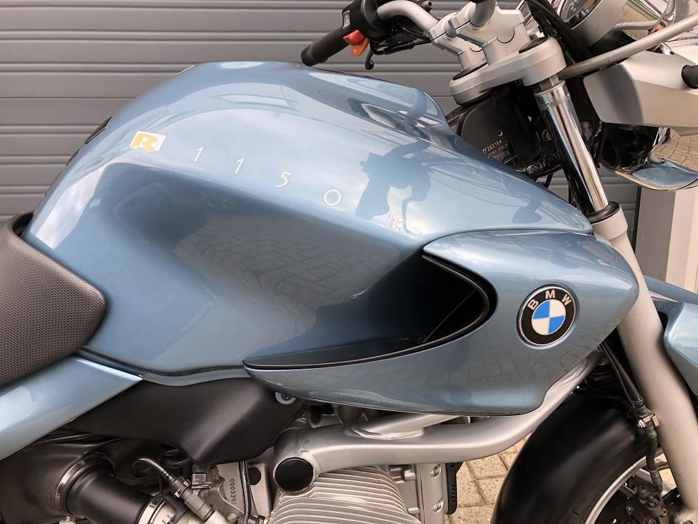 Keurige BMW R1150R uit 2002 met 87 dkm, kofferset, ABS, windscherm €2695,-