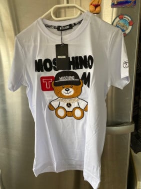 Nieuwe shirt van het merk moschino