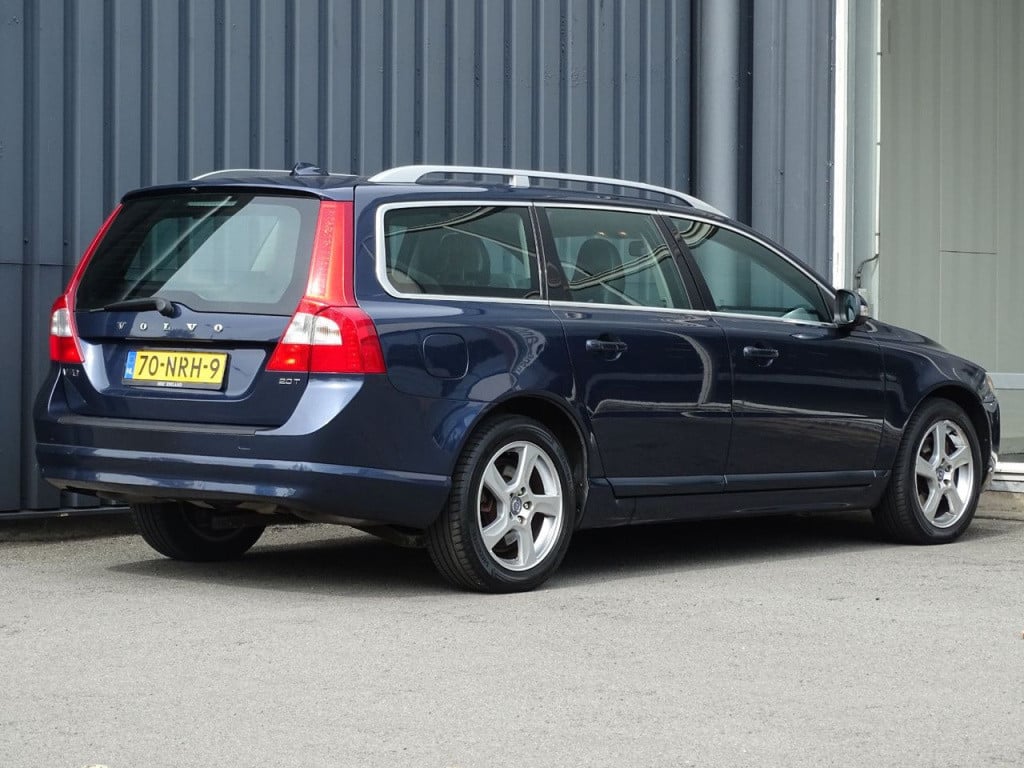 Volvo V70 2.0t momentum automaat | leder | bluetooth | stoelverwarming | na