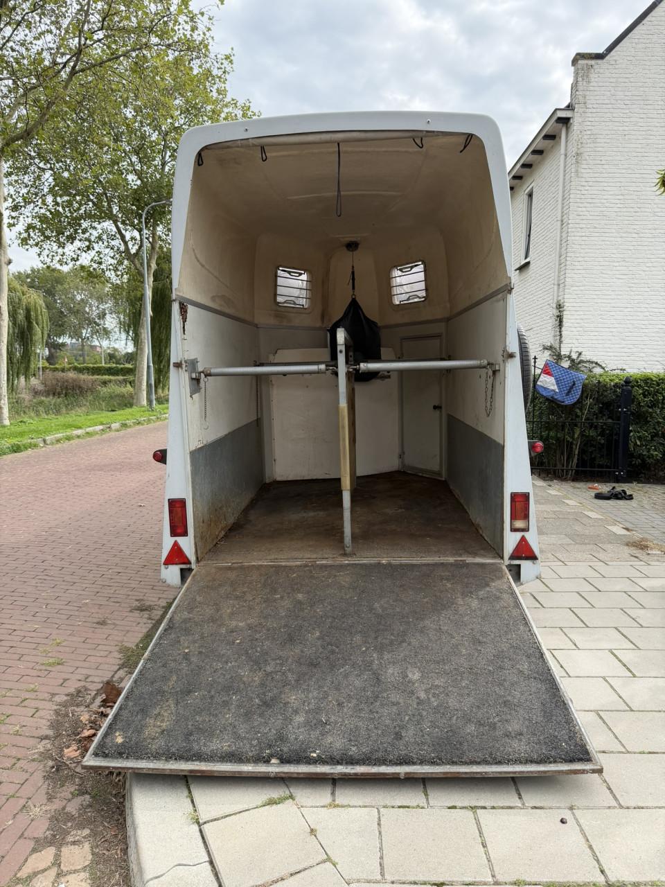 Koetsentrailer voor twee paarden of pony's