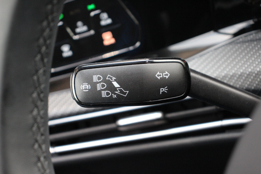 Volkswagen Golf 1.5 etsi r-line business | acc | pano. | camera | dab | sfe