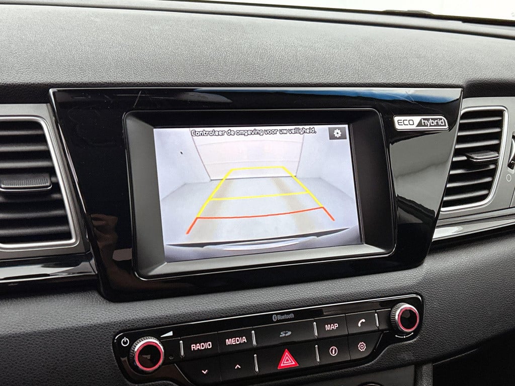 Kia Niro 1.6 gdi hybrid first edition | automaat | parkeer sensoren | half 