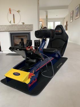 Complete fanatec sim racing set up, playseat F1
