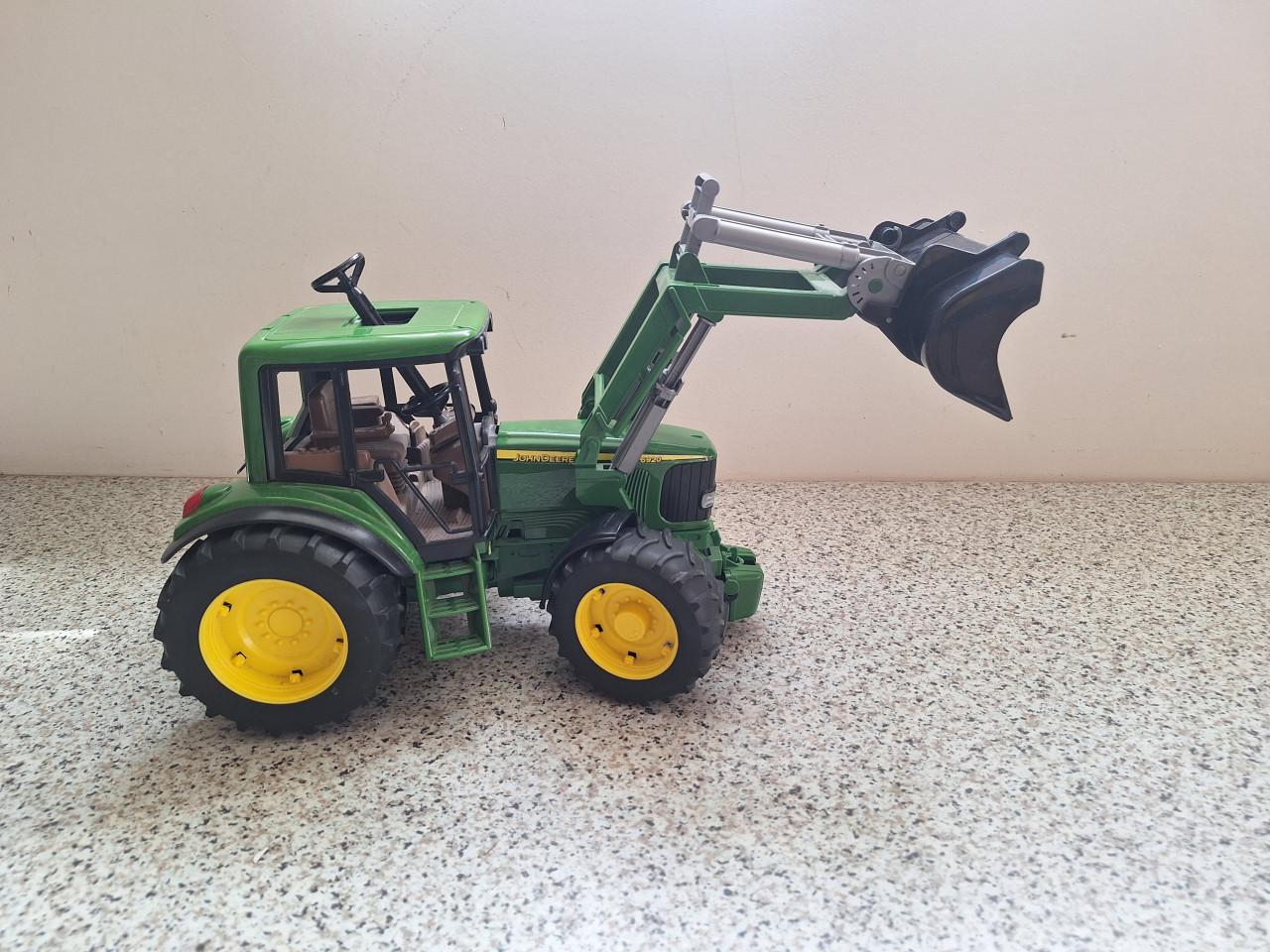 Bruder John Deere trekker