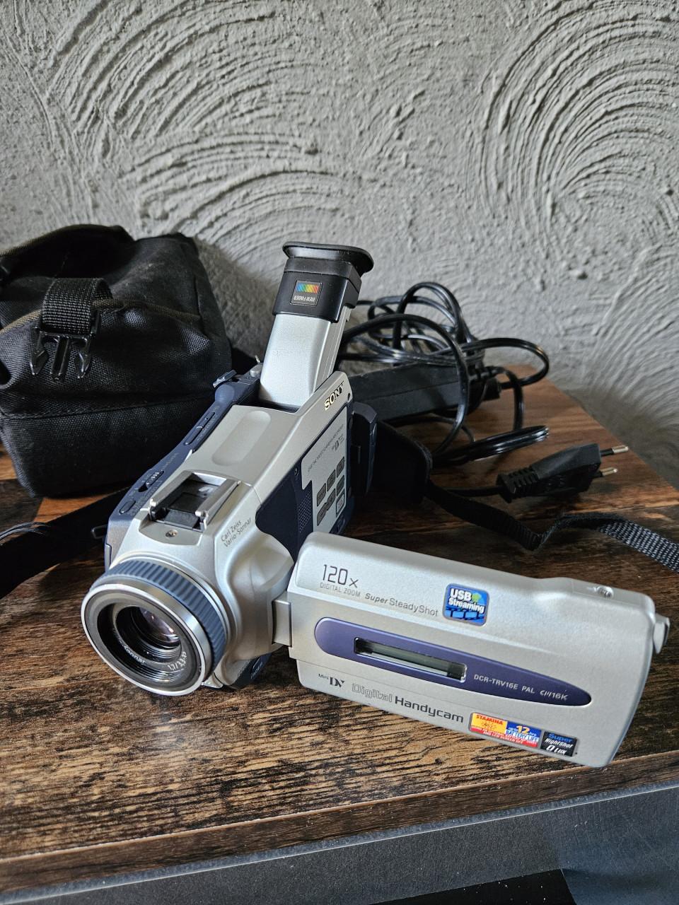 Sony DCR-TRV16E Digital Handycam met tas en lader