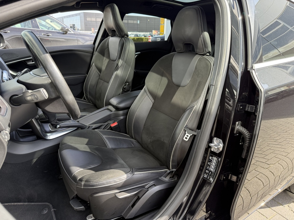 Volvo V40 t3 153pk aut6 polar+ sport| panodak| camera| trekhaak| keyless|