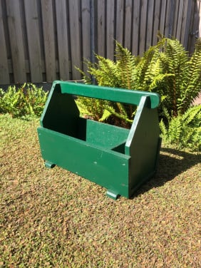 Groene houten bak.