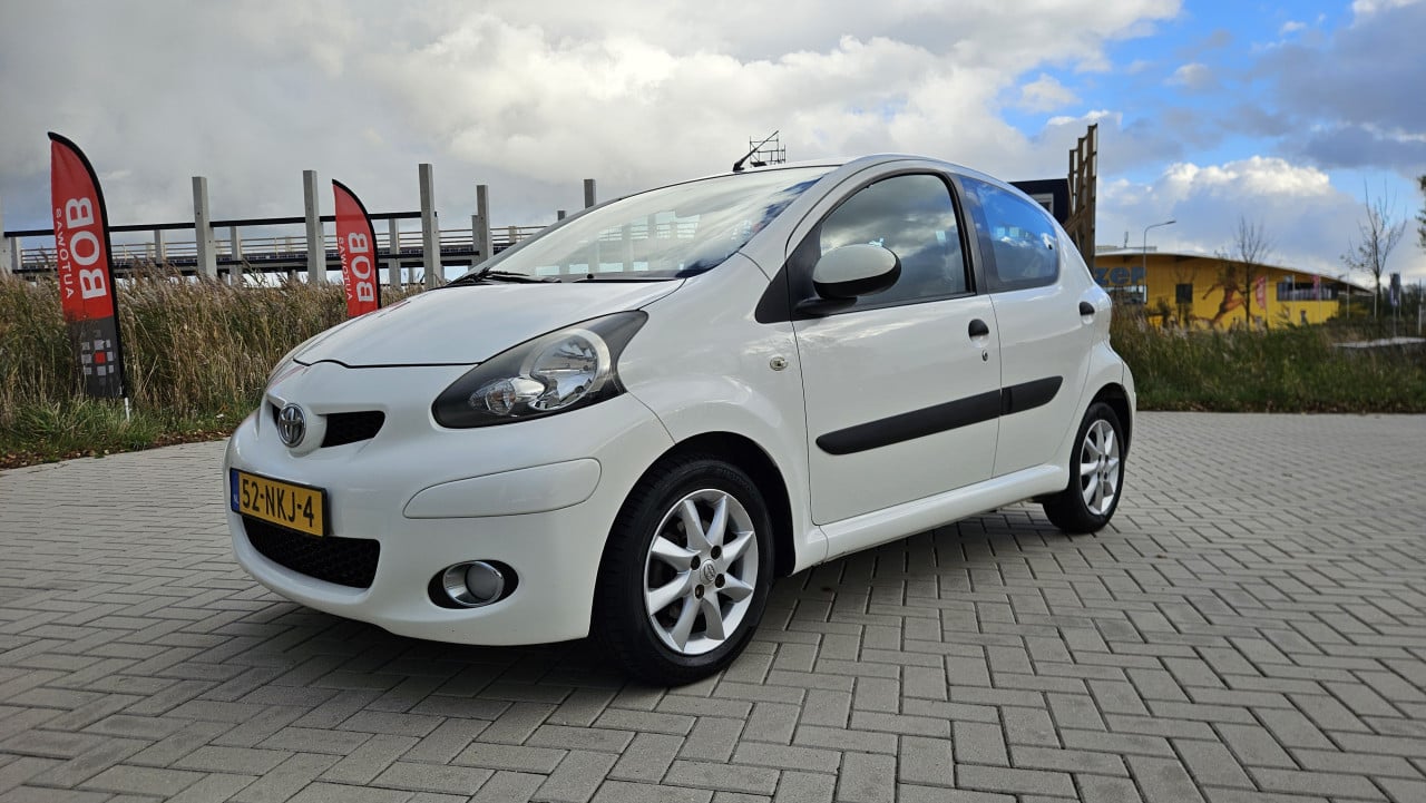 Zuinige TOYOTA AYGO 5drs AIRCO Bj. 11-2010 / NL AUTO  / 1:23 !