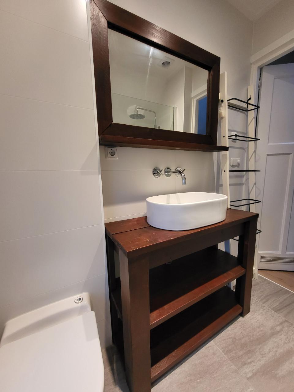 Robuust Hardhouten Badkamermeubel - incl. kraan en wasbak