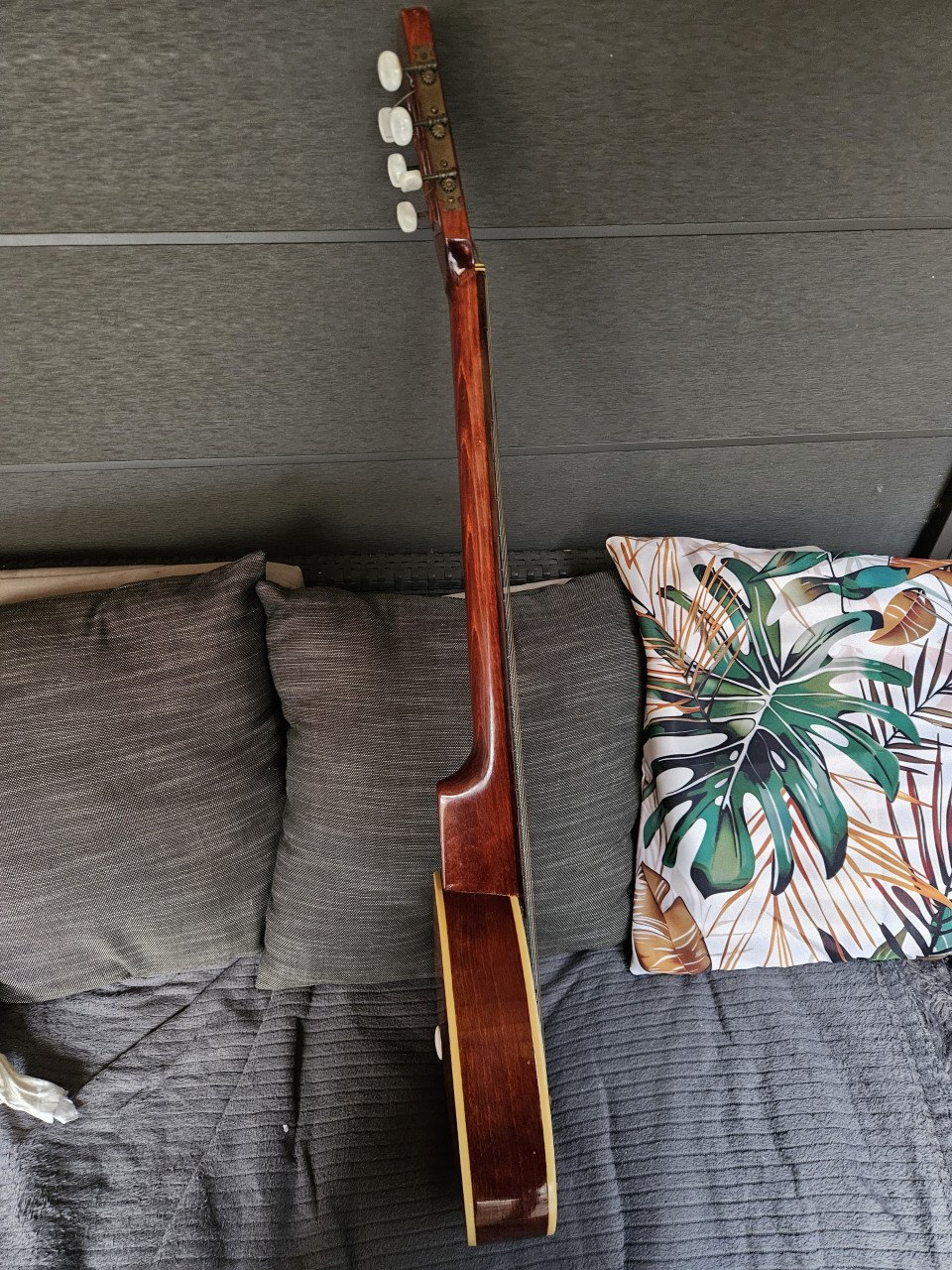 Prachtig vintage massief houten banjo met 6 snaren....