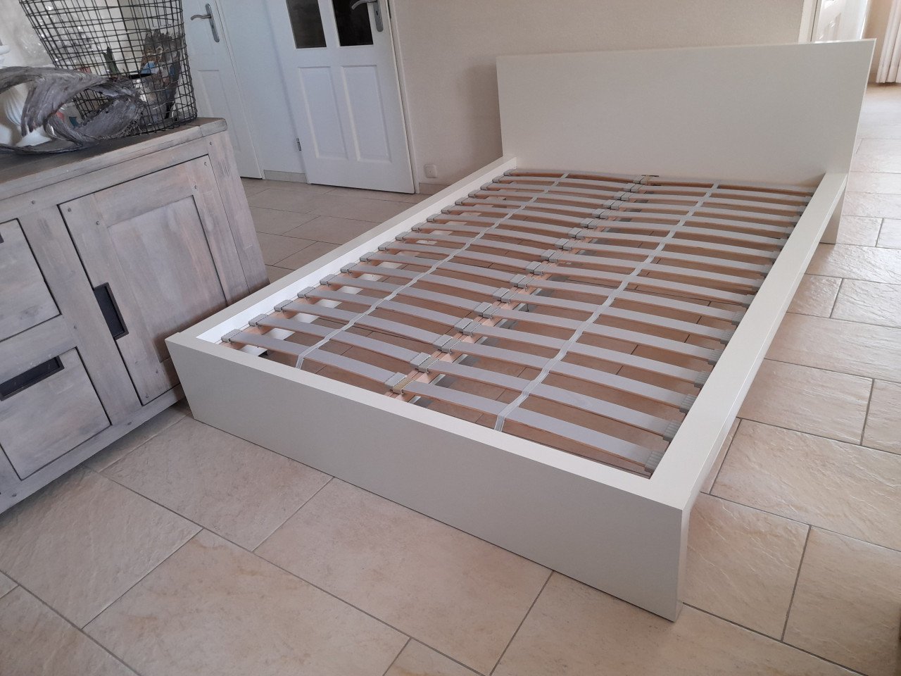 140 x 200 Wit bed ( in goede nette staat )