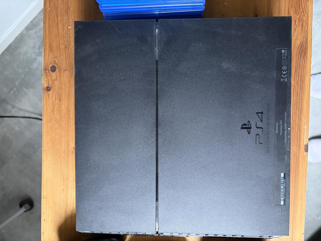 Playstation 4 met controllers en spellen