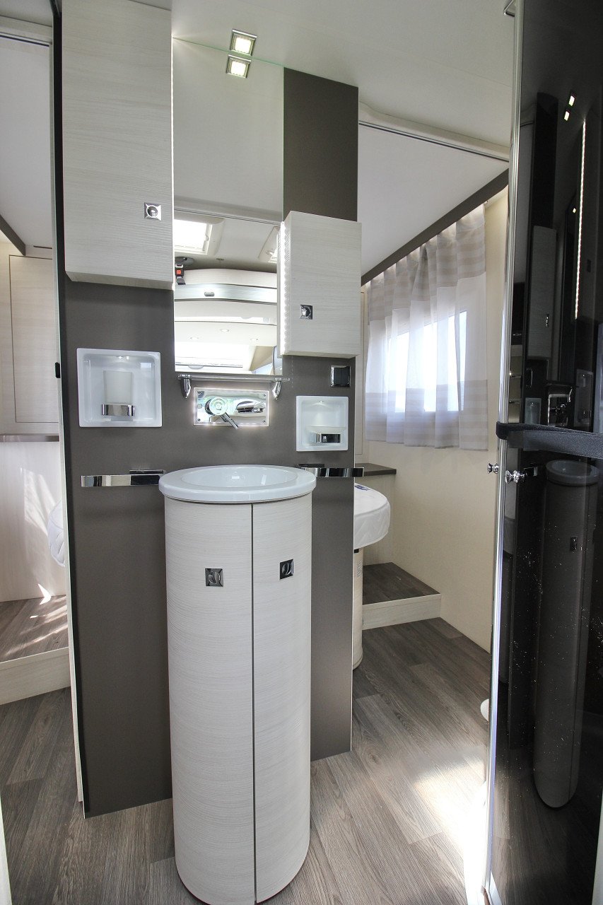 Chausson Welcome 728EB(Queensbed+hefbed, eerste eigenaar, als nieuw!!)