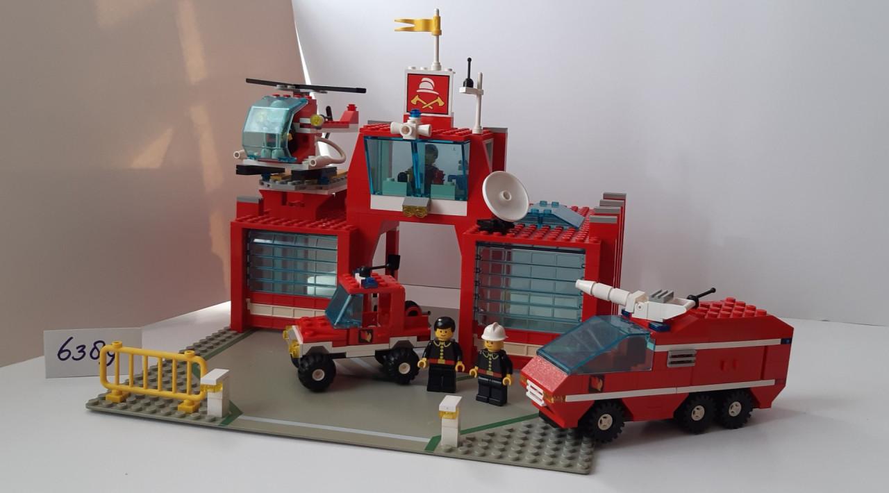 Lego Classic Town 6389: brandweerkazerne + heli, spuitwagen, brandweerauto