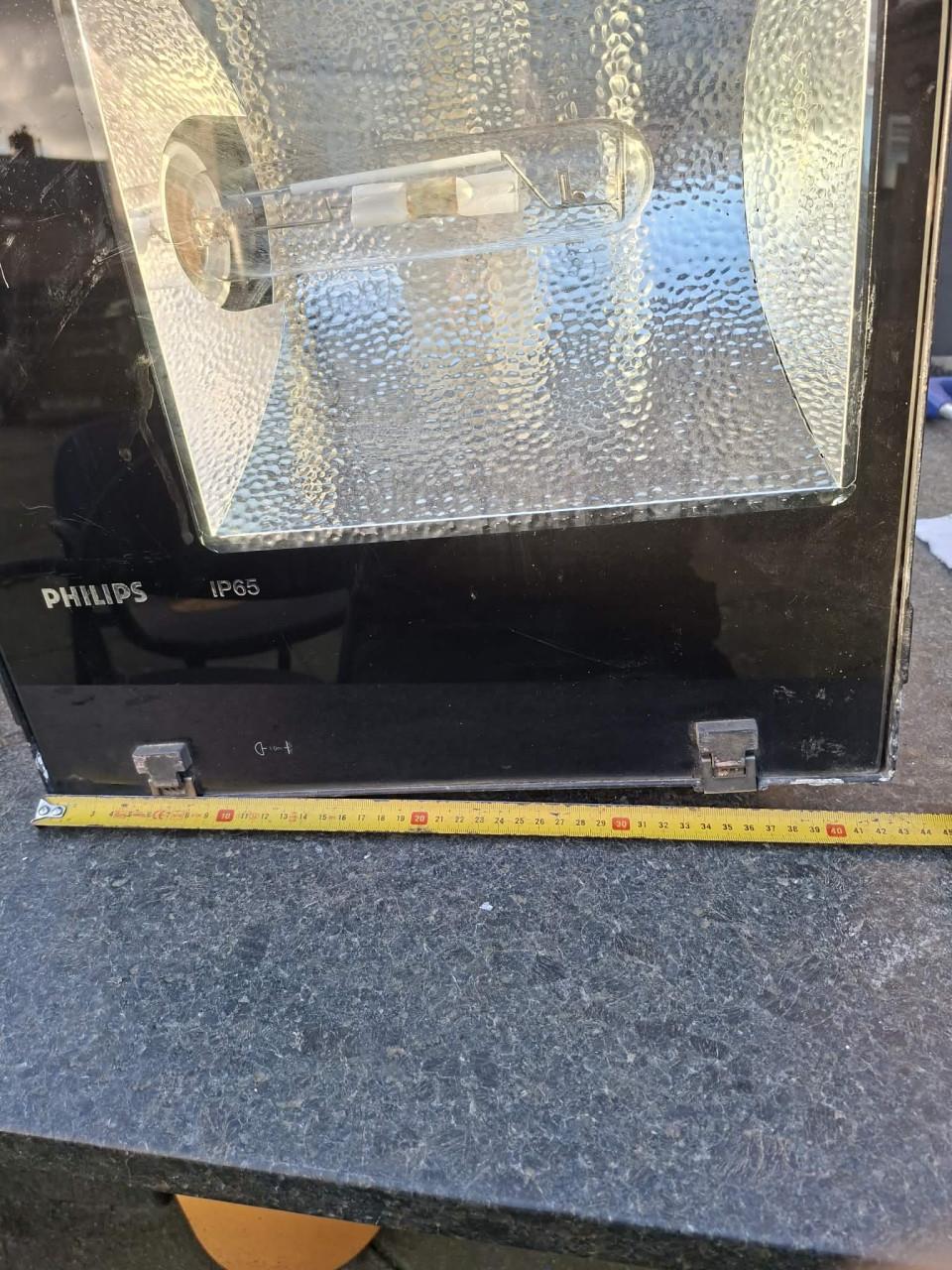 2 STUKS  PHILIPS 2500 WATT LAMPEN