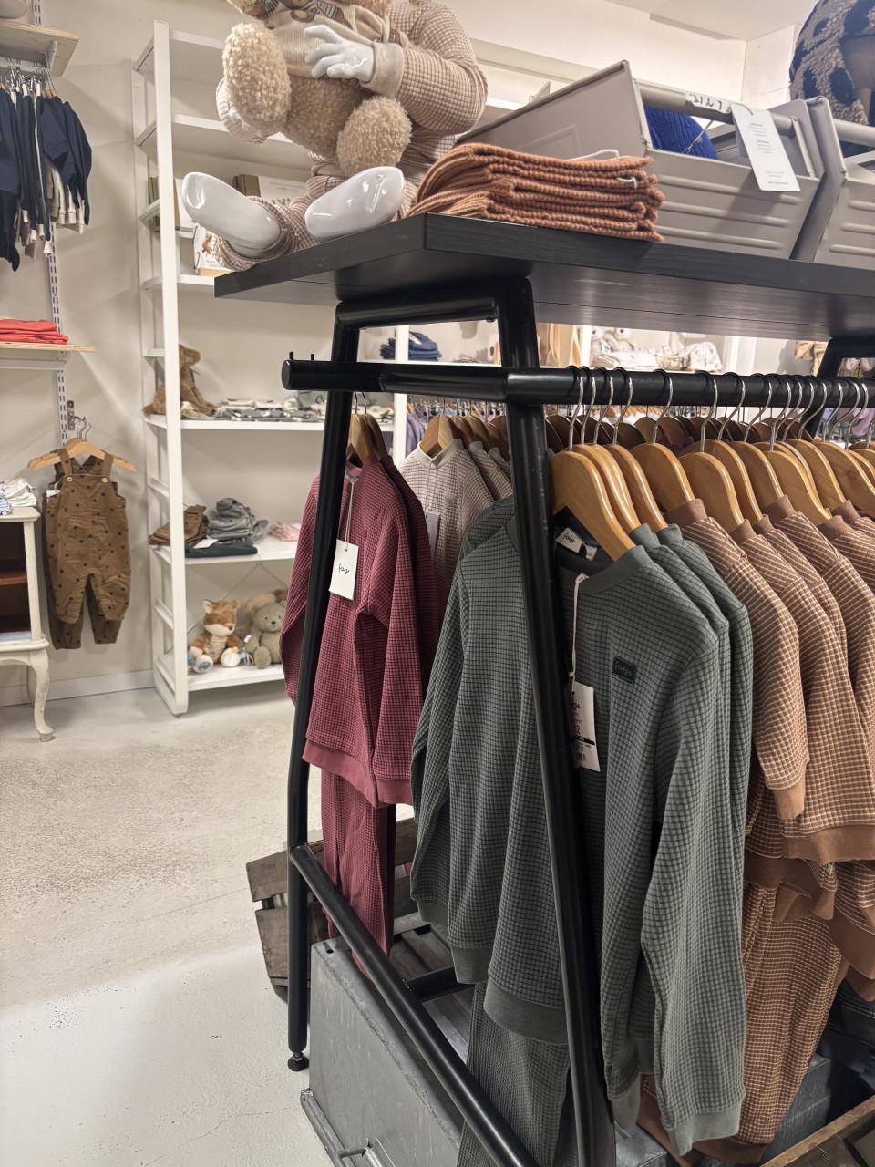 2x stevig kledingrek voor winkel