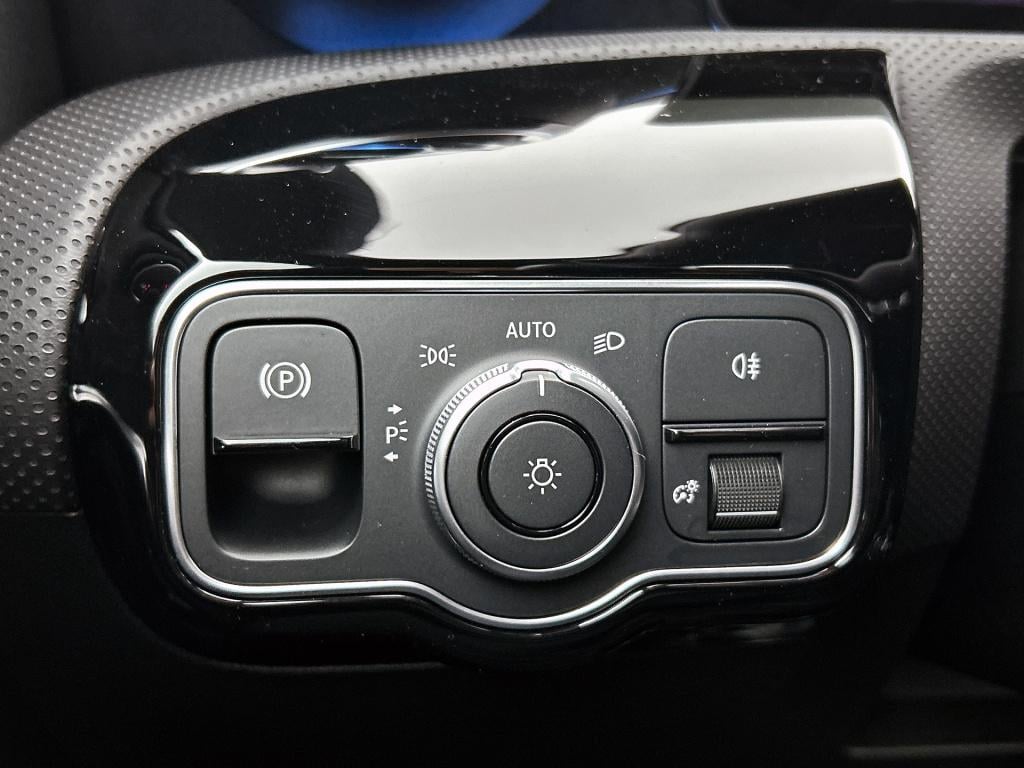 Mercedes-Benz Cla shooting brake 250 e star edition amg line | cruise contr