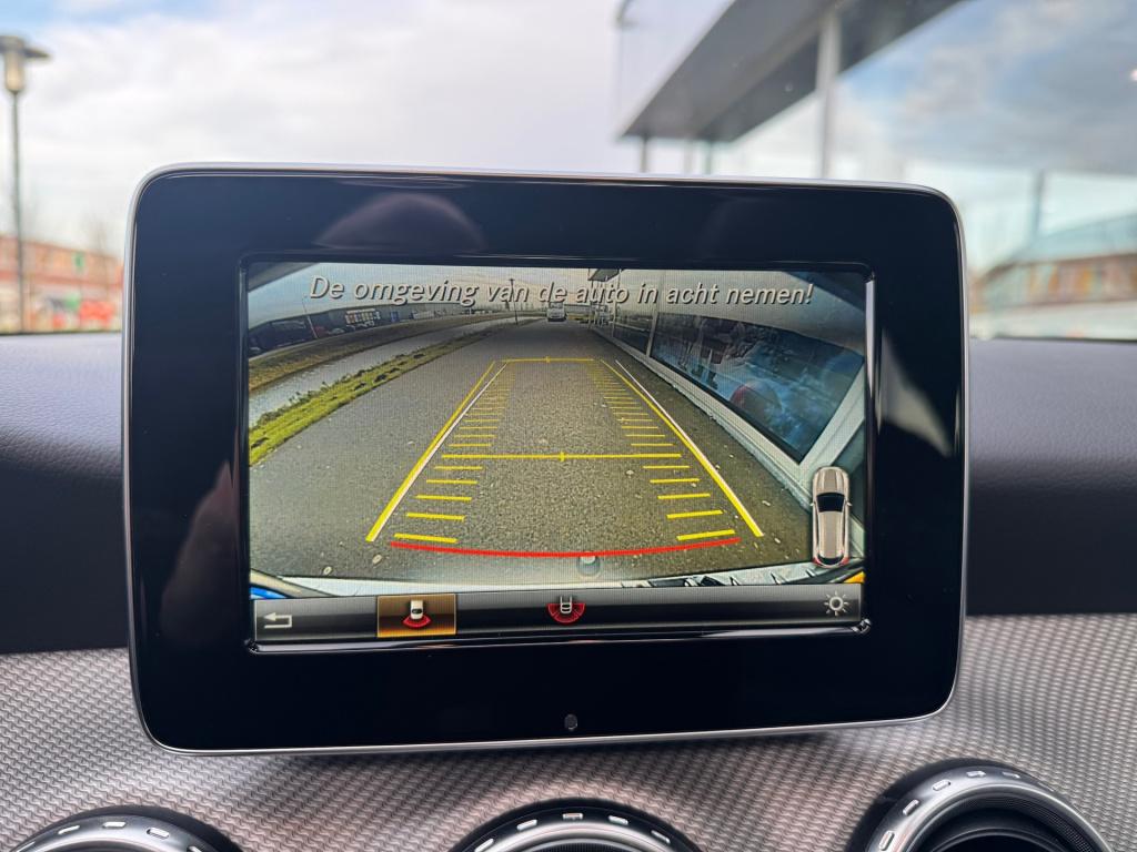 Mercedes-Benz Gla-klasse 180 ambition style automaat , afneembare trekhaak 