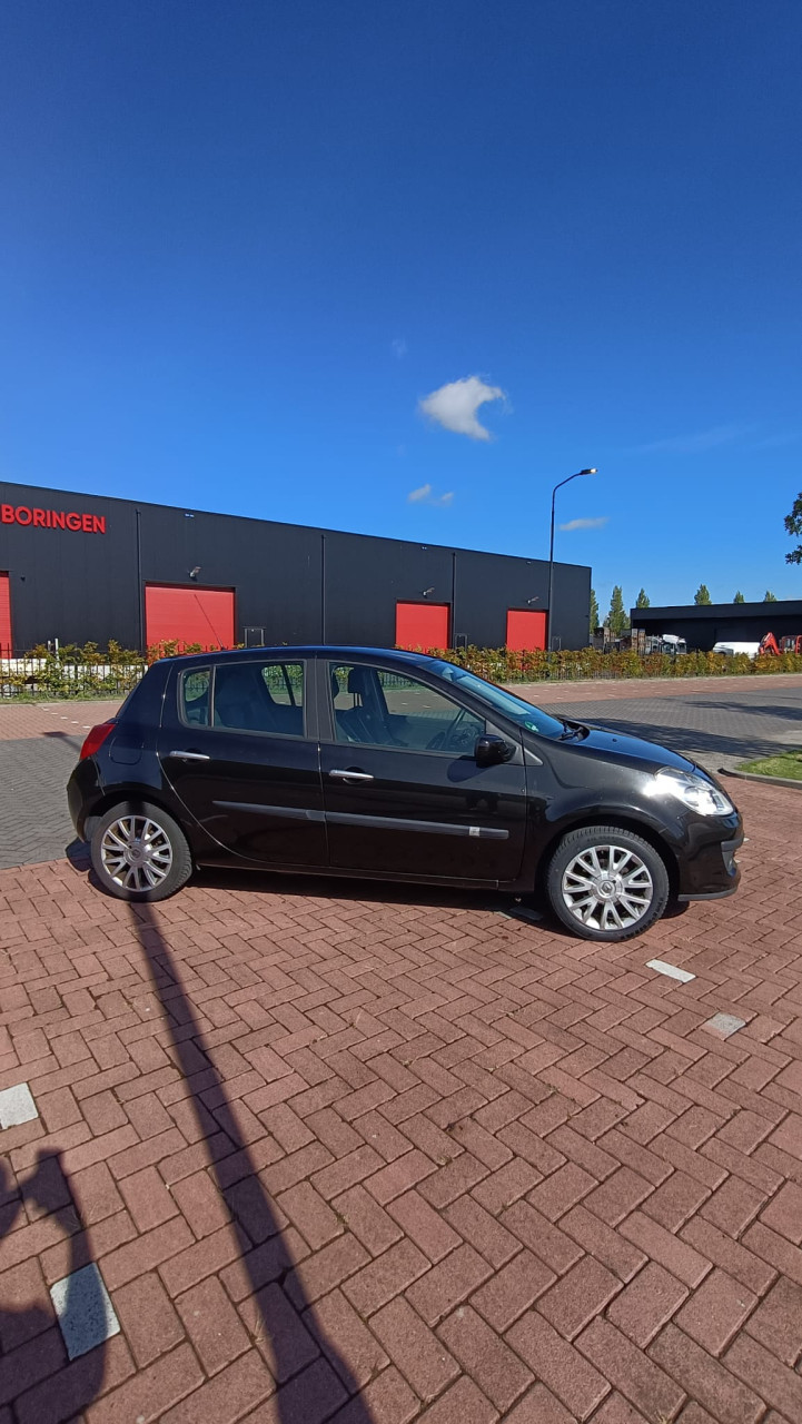 Renault Clio 1.6 16V 82KW 5-DRS 2007 Zwart