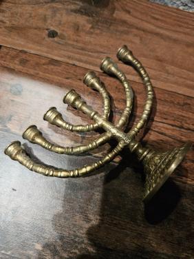 Bronzen kleine massieve joodse kandelaar, menorah 7 kaarsen